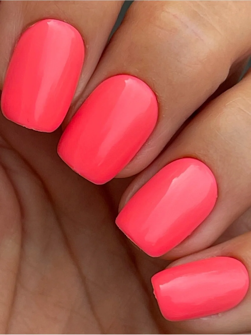 Red Aspen Pink Acrylic Press-On Nail Dashes — Bright Pink Set